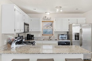 Condo, Multiple Beds, Patio, Mountain View (Oak Lane Escape) | Private kitchen
