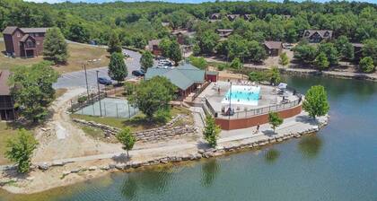 Oak Lane Escape - Branson - Resort Condo on Golf Course w/ Endless Amenities