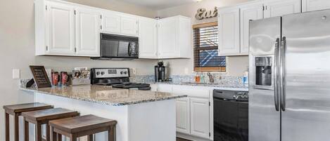 Kondominium, Beberapa Tempat Tidur, patio, pemandangan gunung (Oak Lane Escape) | Dapur pribadi | Mesin pembuat kopi/teh