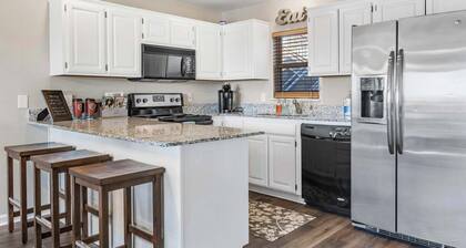 Oak Lane Escape - Branson - Resort Condo on Golf Course w/ Endless Amenities