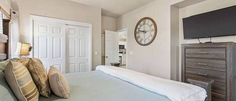 Condo, varias camas, patio, vista a la montaña (Oak Lane Escape) | 2 habitaciones, decoración personalizada y muebles diferentes