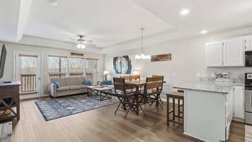 Condo, Multiple Beds, Patio, Mountain View (Oak Lane Escape) | Living area | 42-inch flat-screen TV with digital channels