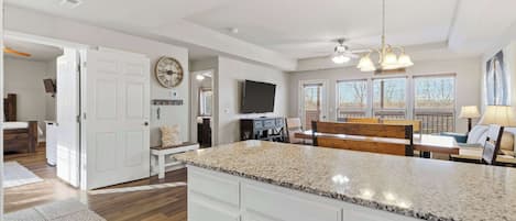 Condo, Multiple Beds, Patio, Mountain View (Oak Lane Escape) | Interior