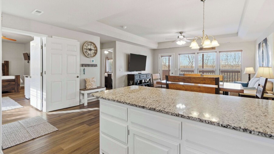 Oak Lane Escape - Branson - Resort Condo on Golf Course w/ Endless Amenities