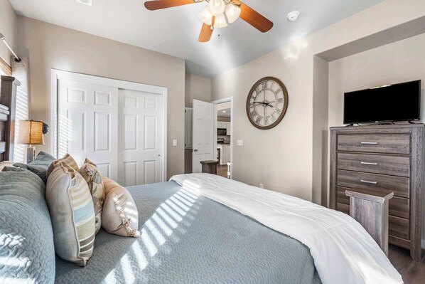 Apartment, Mehrere Betten, Terrasse, Bergblick (Oak Lane Escape) | 2 Schlafzimmer, individuell dekoriert, individuell eingerichtet