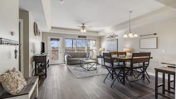 Condo, Multiple Beds, Patio, Mountain View (Oak Lane Escape) | 2 bedrooms, individually decorated, individually furnished