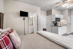 Appartement, meerdere bedden, patio, uitzicht op bergen (Oak Lane Escape) | 2 slaapkamers, individueel gedecoreerd, individueel gemeubileerd