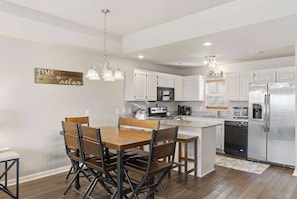Condo, Multiple Beds, Patio, Mountain View (Oak Lane Escape) | Private kitchen