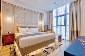 Deluxe Room, 1 King Bed, Kitchenette