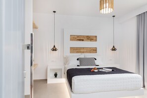 City Triple Room | Peti besi dalam bilik, dihias secara berasingan 