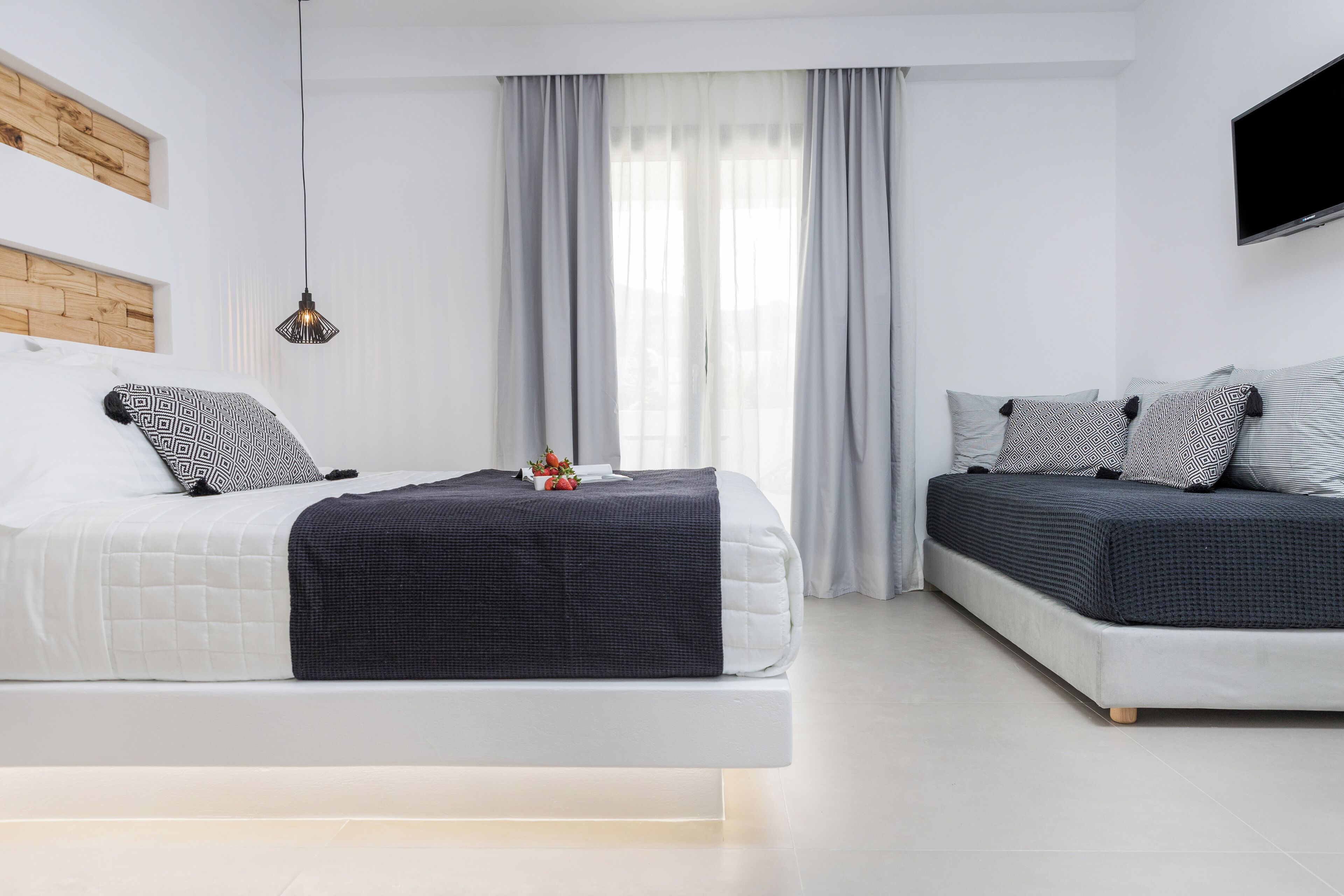 City Triple Room | In-room safe, individually decorated, individually furnished