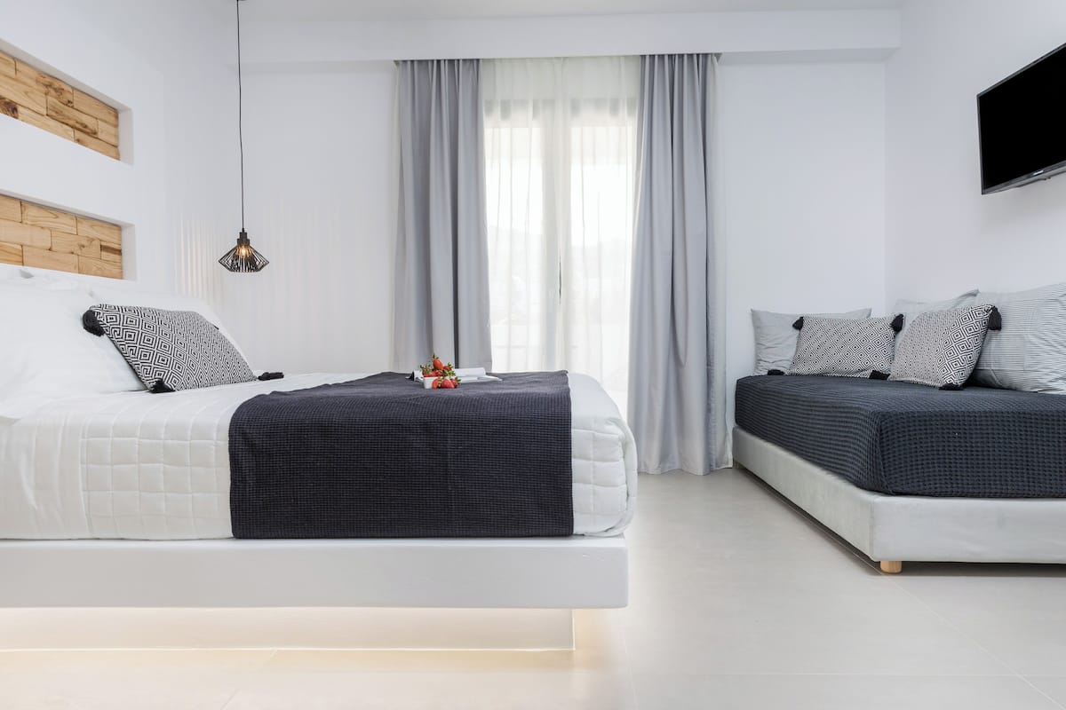 City Triple Room | In-room safe, individually decorated, individually furnished