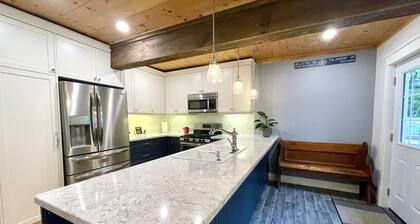 Inn The Moment: A Bright and Cozy Getaway in the Heart of Muskoka