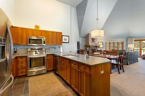 Condo, 3 Bedrooms | Private kitchen | Fridge, oven, coffee/tea maker, toaster
