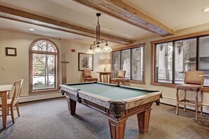 Condo, 3 habitaciones | Billares