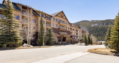 2300 Red Hawk Lodge 3 Bedroom Condo by RedAwning