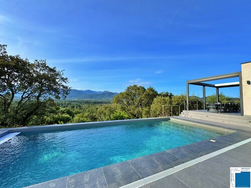 Villa Ciste - 12/15pers - Heated swimming pool - Panoramic mountain view -