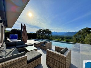 Unclassified image, 5 of 26, button