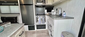 Fully loaded camper on stunning 1500 meter private lot. Great location!