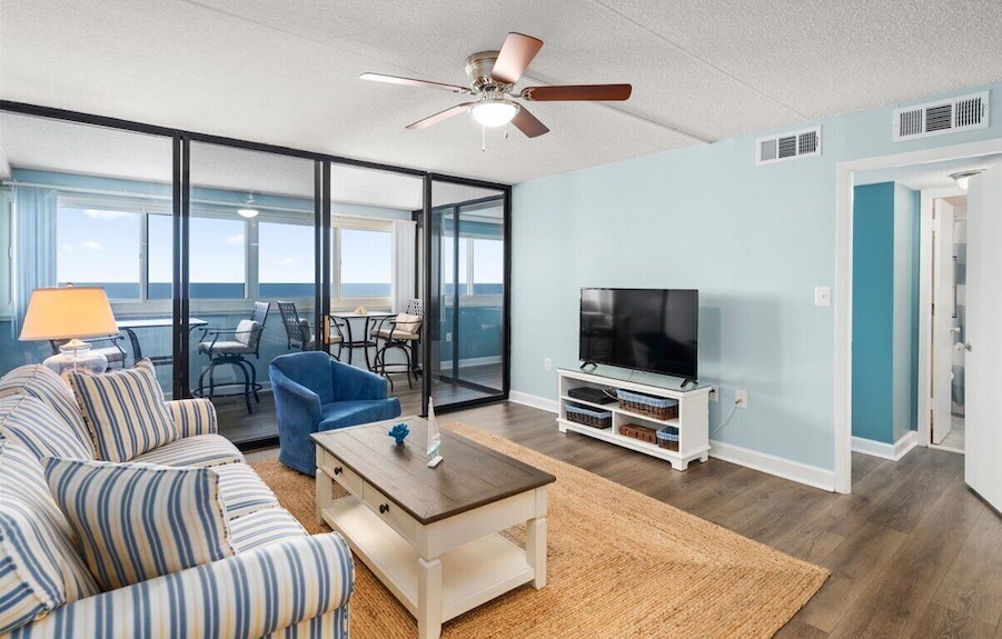 Gorgeous 2 Br/ 2 Ba Beachfront Condo - Ocean City, MD