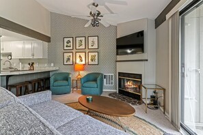 TV, fireplace