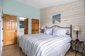 1 bedroom, blackout curtains, iron/ironing board, WiFi - Beachside 329 Waterfront Condo (Traverse City)