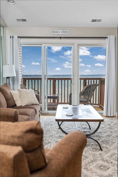 Beachside 329 Waterfront Condo