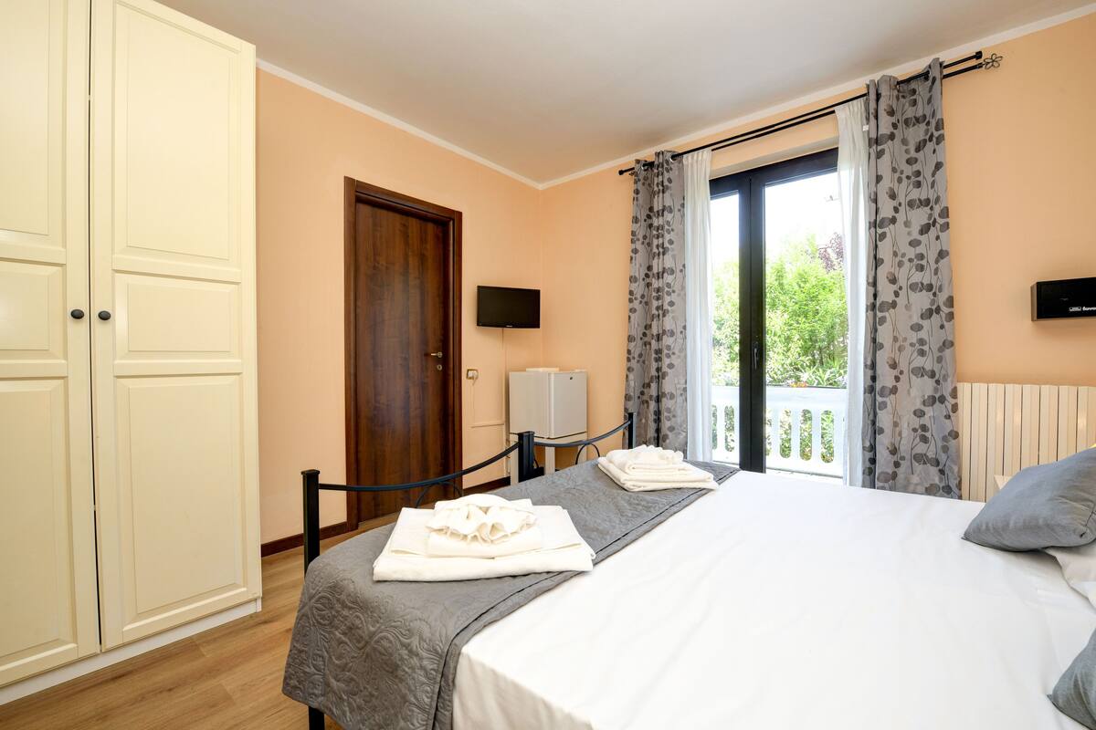Camera Deluxe, 1 camera da letto, vista giardino | Wi-Fi gratuito, lenzuola