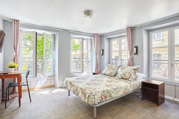 Free WiFi, bed sheets - Le Petit Borda (Paris)