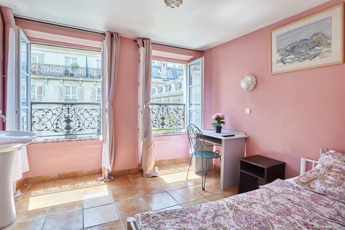 Chambre Simple avec Salle de Bain Commune | Gratis wi-fi och sängkläder