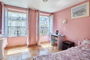 Chambre Simple avec Salle de Bain Commune | Kostenloses WLAN, Bettwäsche