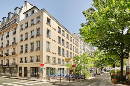 Front of property. Le Petit Borda