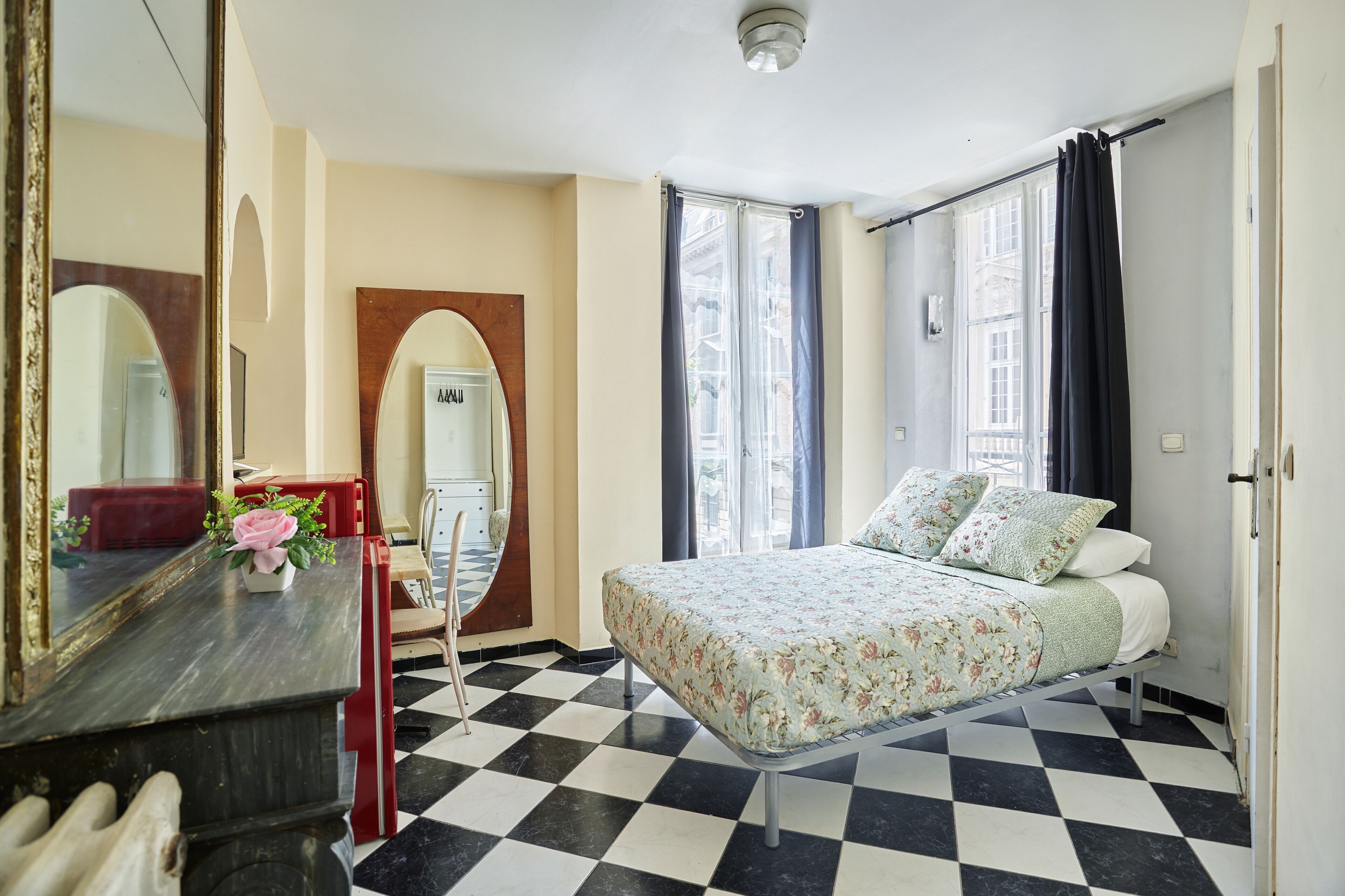 Free WiFi, bed sheets