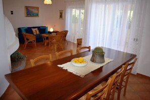 Dining - VILLA OLIVIA: spacious villa with sea view (Cala Gonone)