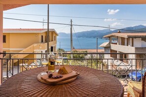 Outdoor dining - PINTAU HOUSE: prestigious property (Cala Gonone)