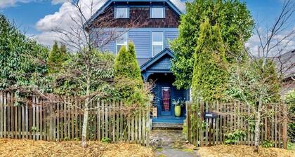 Victorian on Garden: Best Location in Town