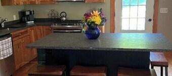 Cozy retreat in beautiful country setting