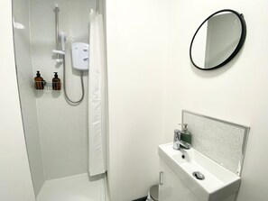Apartment, Private Bathroom, City View (Saville Flat Sunderland) | Bathroom - City Center New Executive Flat (Sunderland)