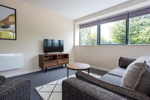 TV, offices - Modern 2 Bedroom Apartment, Manchester (Greater Manchester)