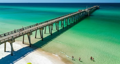 Pet Friendly!! 500 feet to Beach!