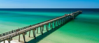 Pet Friendly!! 500 feet to Beach!