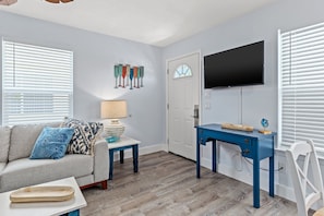 Smart TV - Cute Newly Remodeled!! 500 feet to Beach! (Panama City Beach)