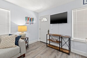 Smart TV - 500 Feet to the beach, Pet Friendly! (Panama City Beach)