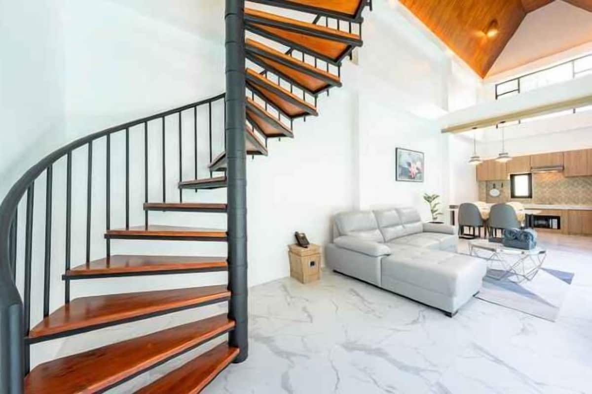 2 bedrooms, premium bedding, individually decorated
