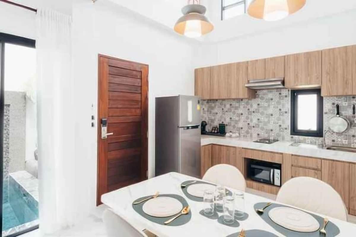 2 bedrooms, premium bedding, individually decorated