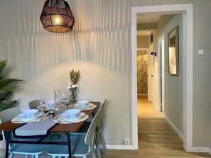 Dining - Modern & comfy 3BD in Avinguda Paralel (Barcelona)