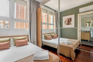 3 bedrooms, desk, iron/ironing board, WiFi