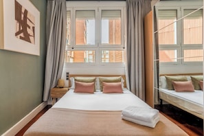 3 Schlafzimmer, Schreibtisch, Bügeleisen/Bügelbrett, WLAN