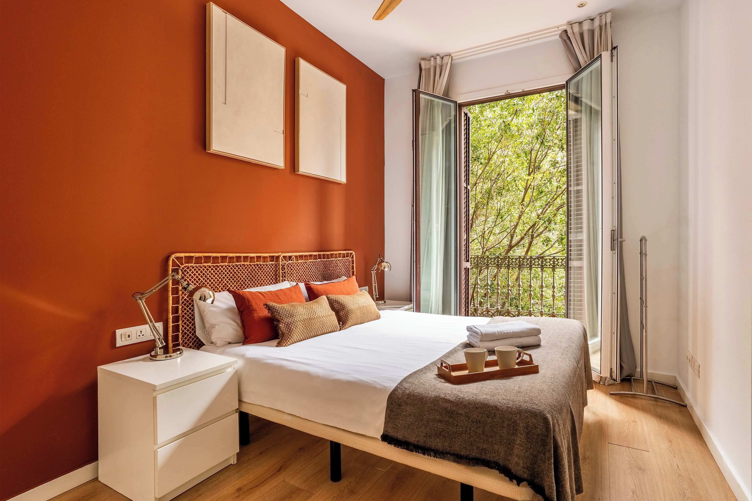 4 عدّة غرف نوم ومكتب ومكواة/لوح كي وواي فاي