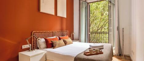 4 bedrooms, desk, iron/ironing board, WiFi